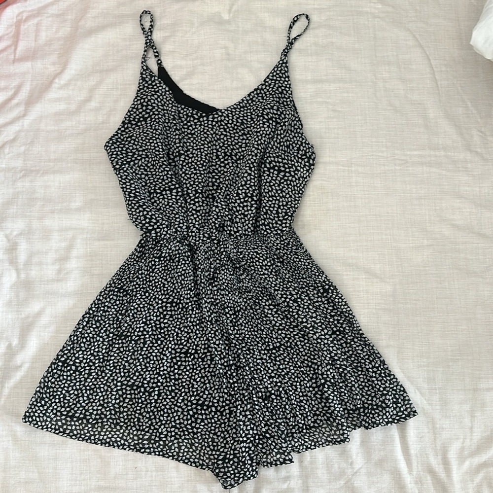 She + Sky Women’s Sleeveless Romper - Picture 2 of 3